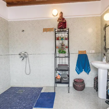 بيت للعطل Con Piscina *